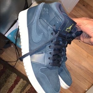 Jordan 1s mid armory navy